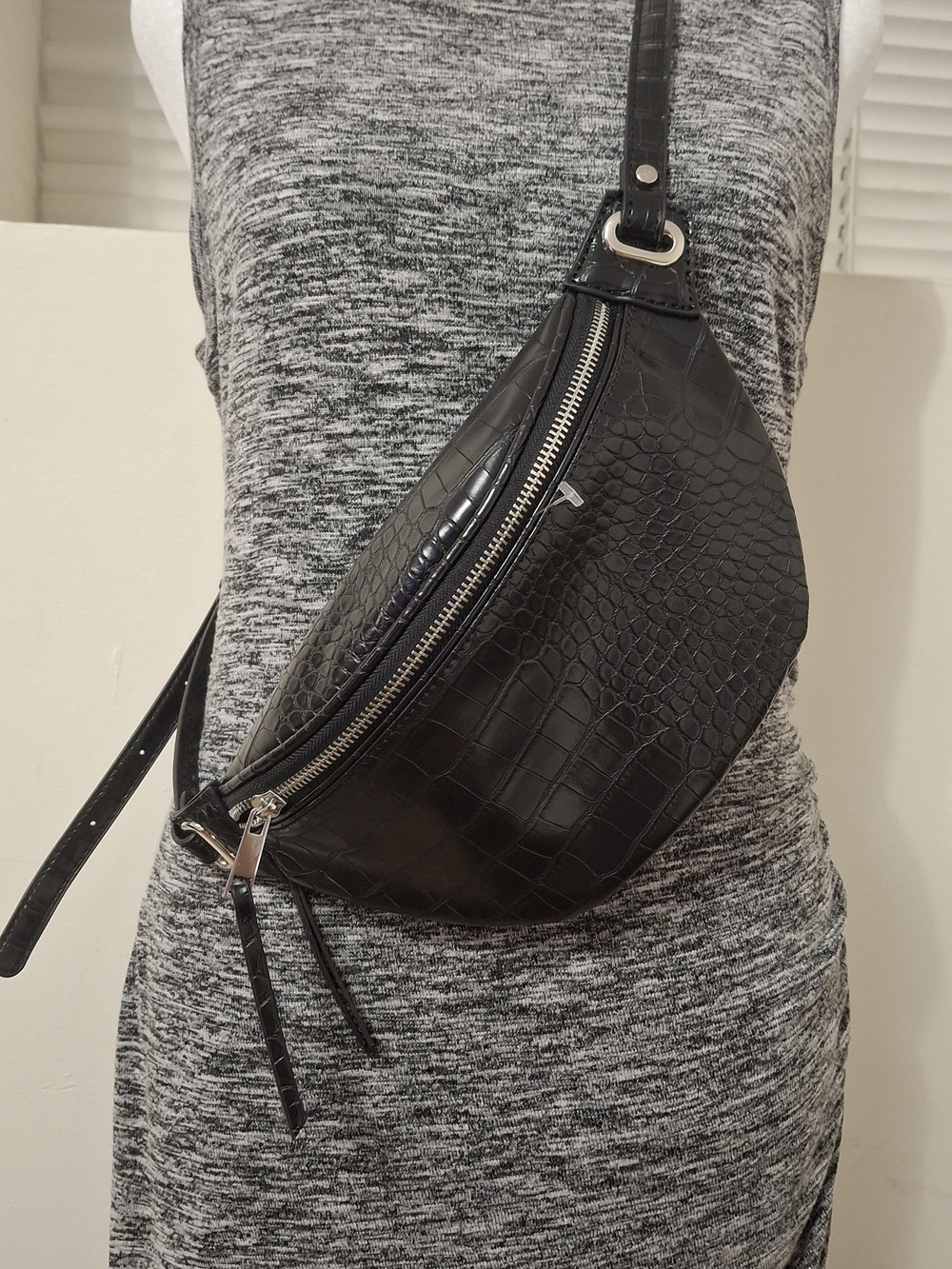 Preloved ​The Drop Black Croc-Embossed Belt Bag Fanny Pack Crossbody
